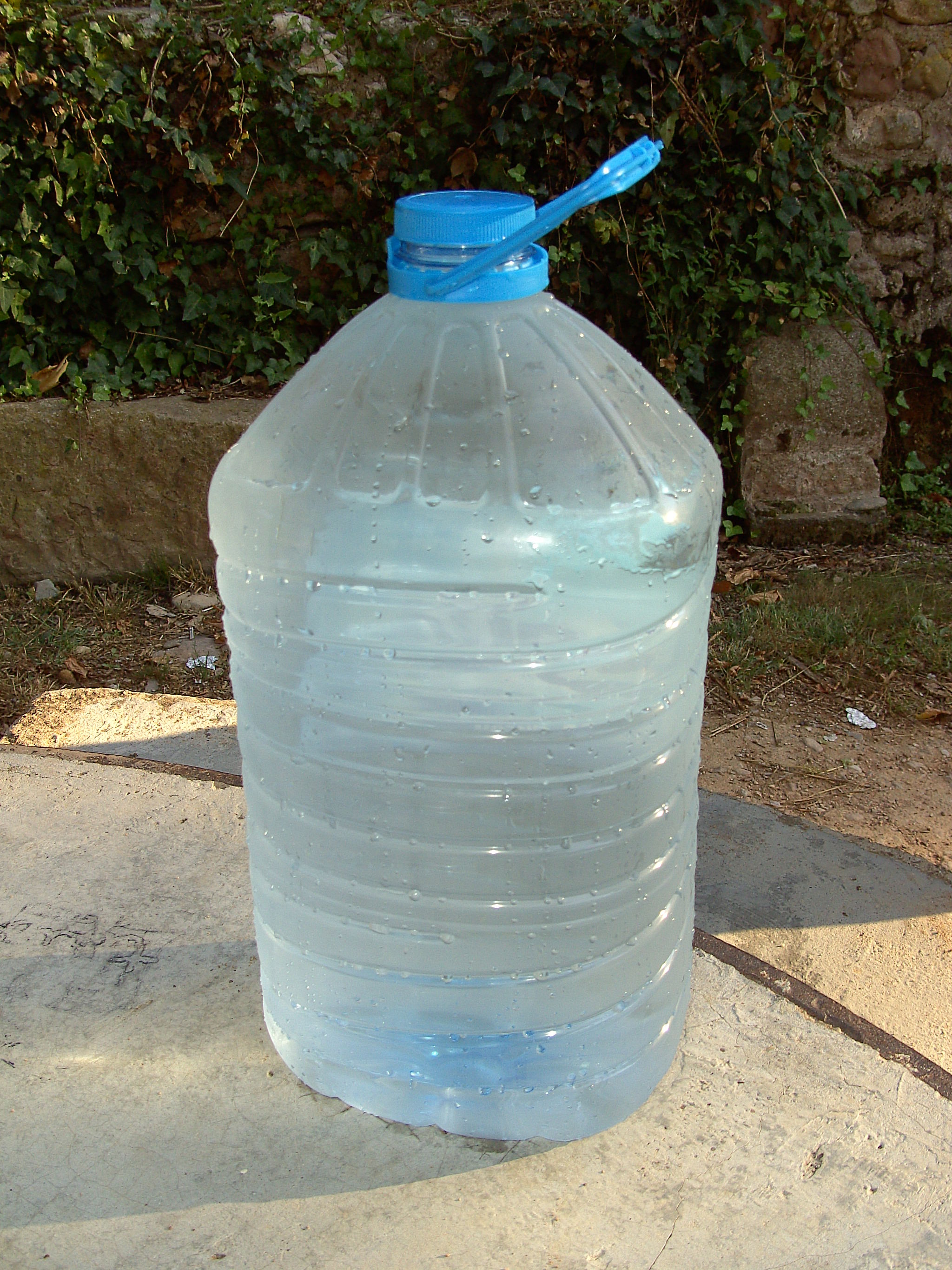 Garrafa de agua de 5 litros